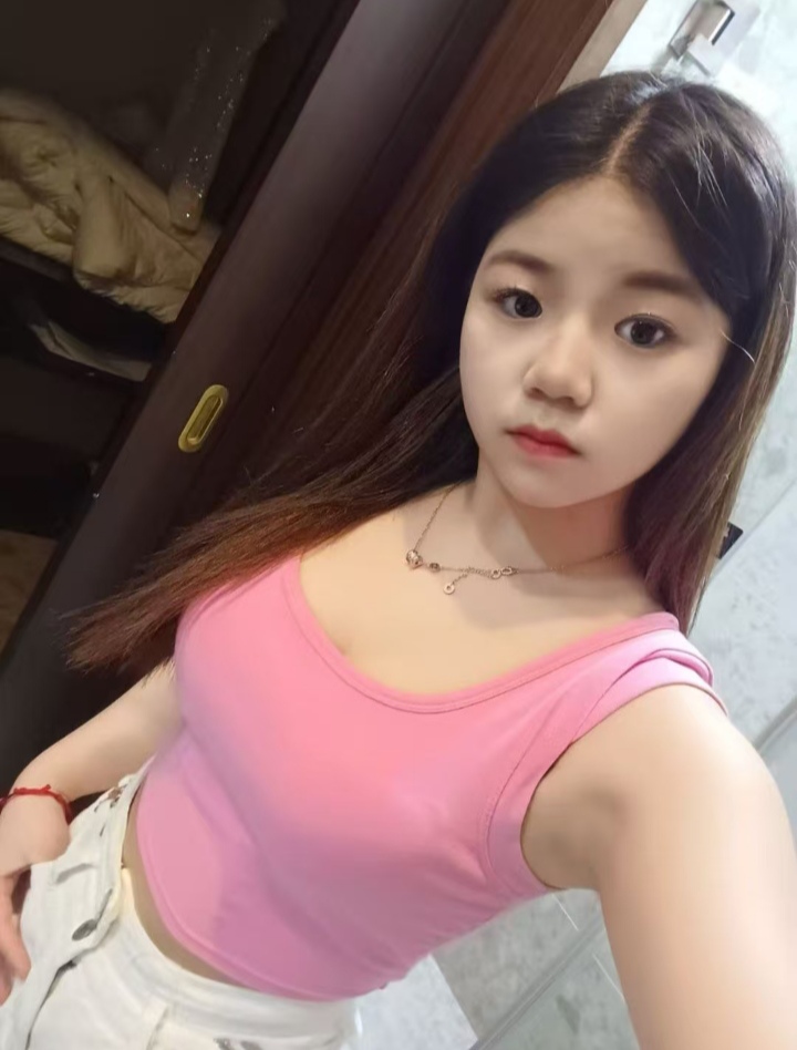 丰润白净嫩妹艾莉