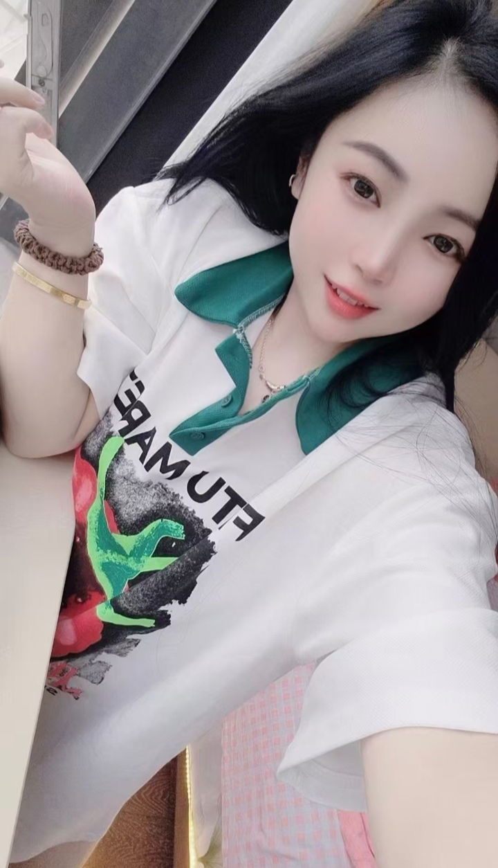 白嫩软糯小姐姐弯弯