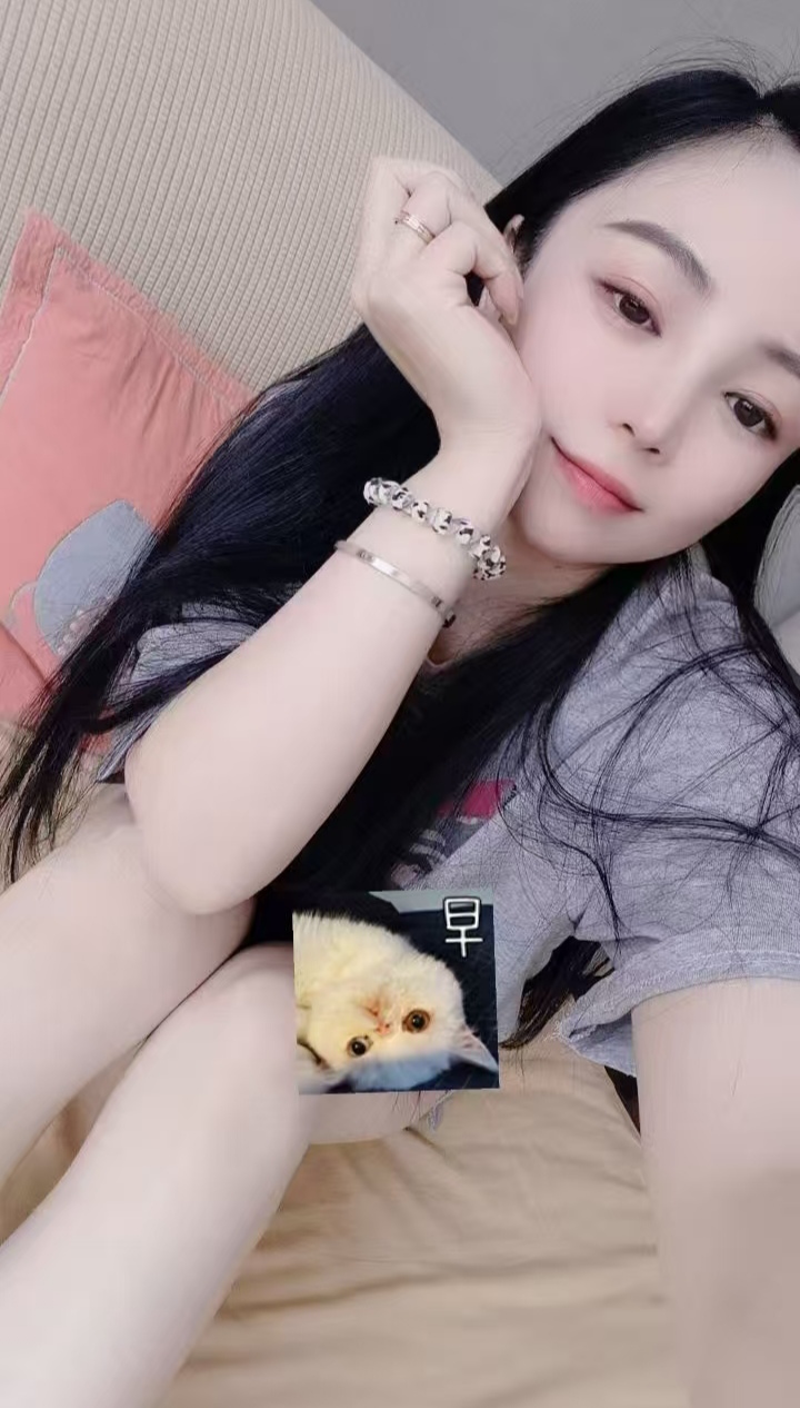 白嫩软糯小姐姐弯弯