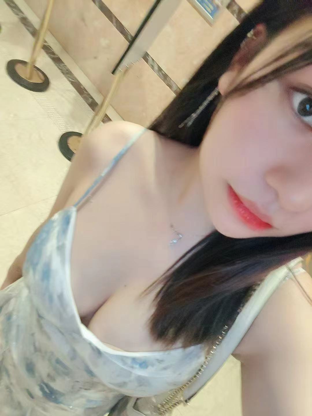 白嫩兼职美妞妍妍