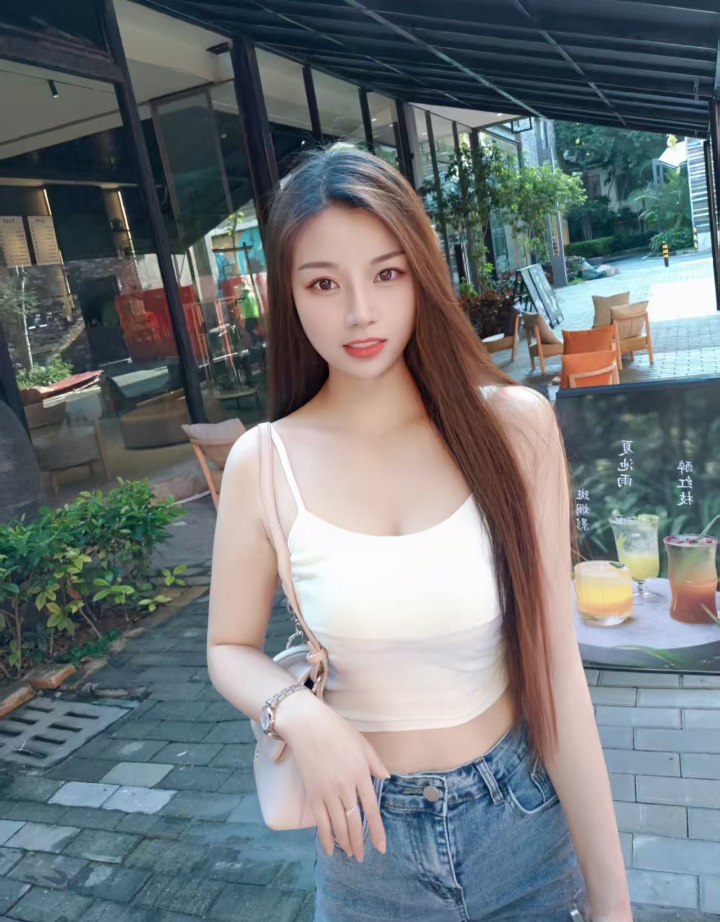 沙依巴克白嫩美妞月亮