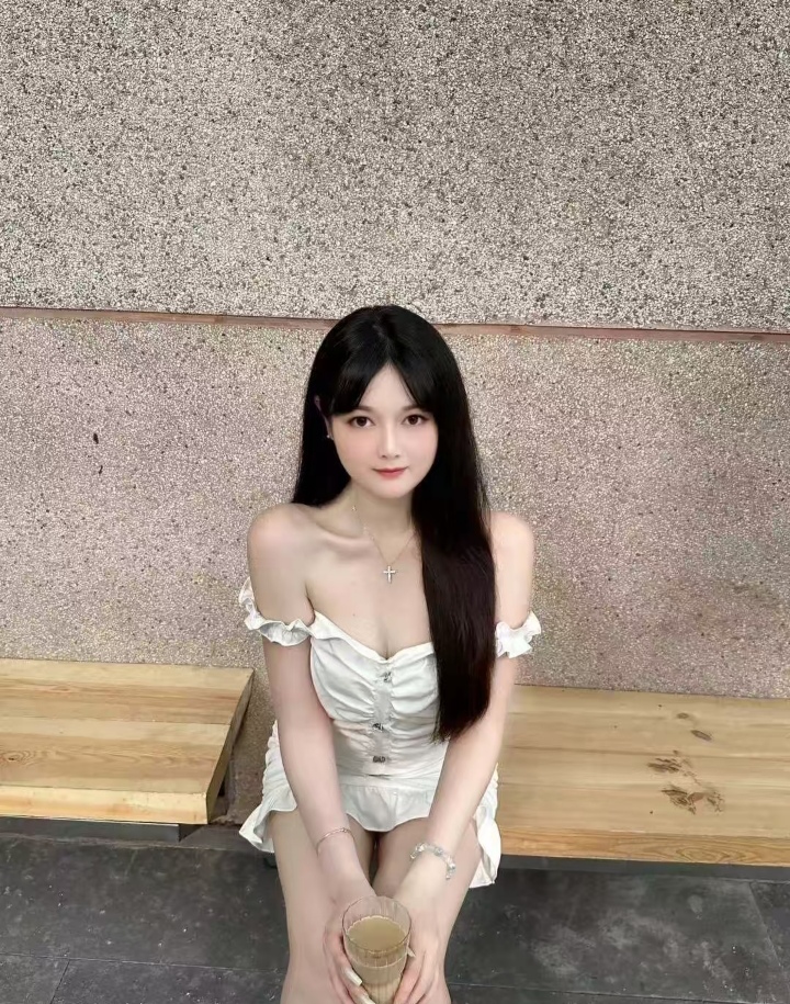 光谷美臀辣妹香奈儿