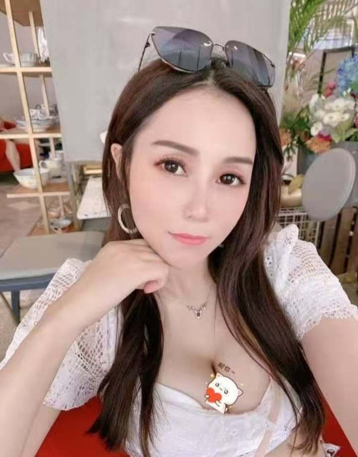 沙区爆乳欲女艾希