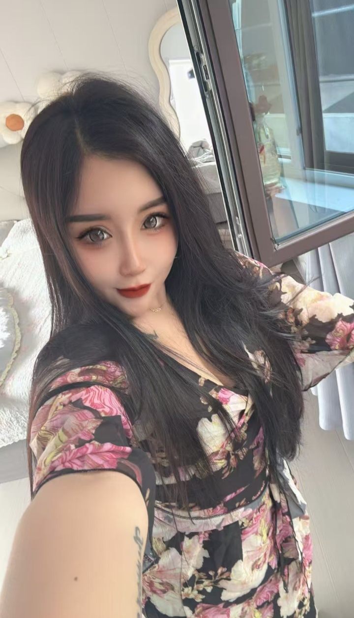 丰满魅惑小妖精