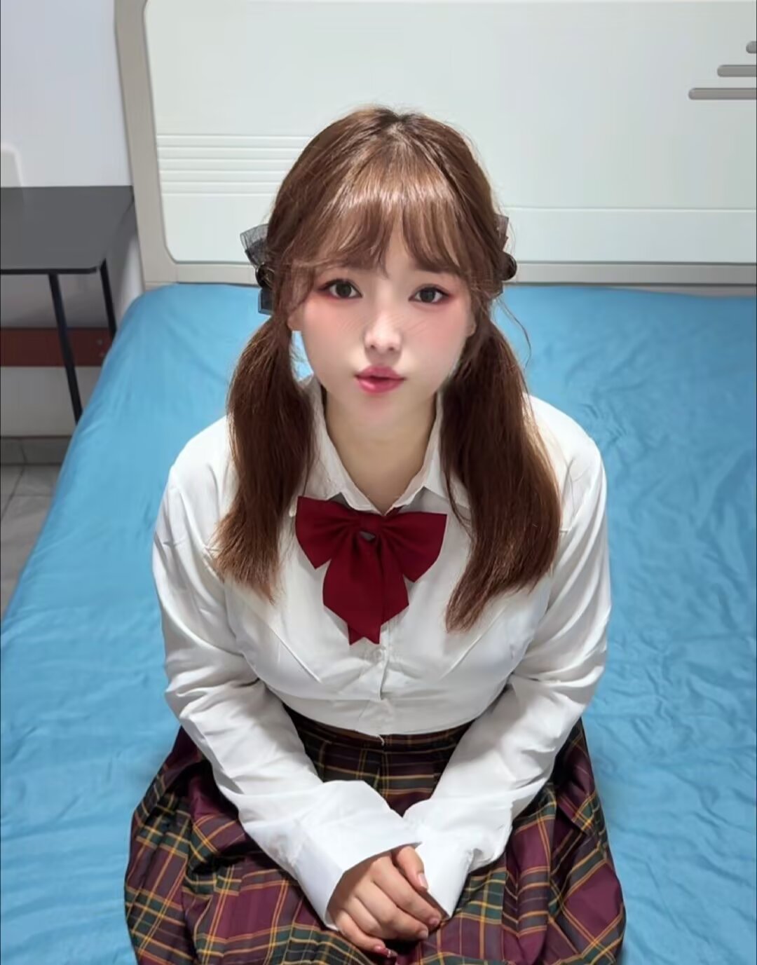 黎明地铁站附近，双马尾萌妹