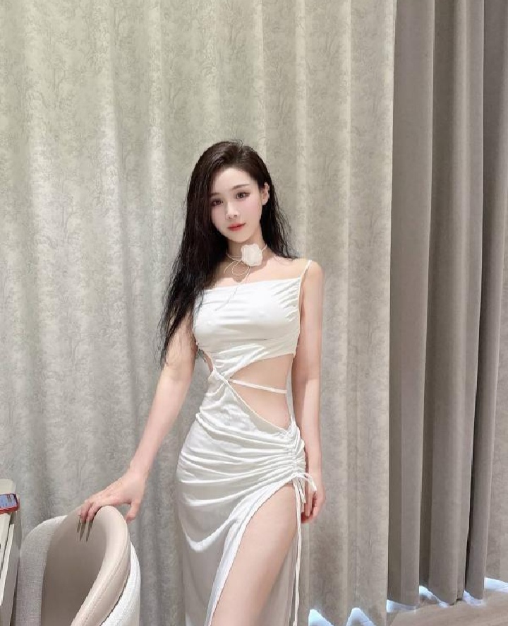 肤白貌美萱萱老师