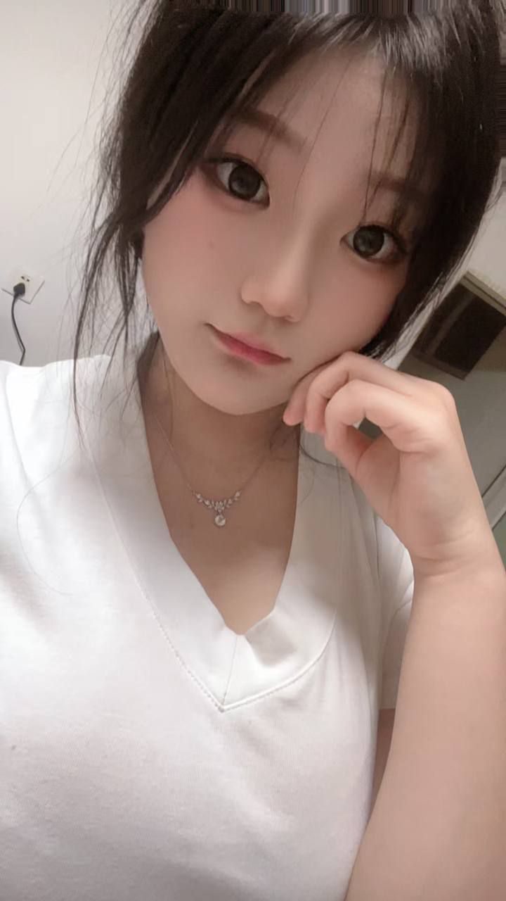 刚满18岁，天然38d大胸