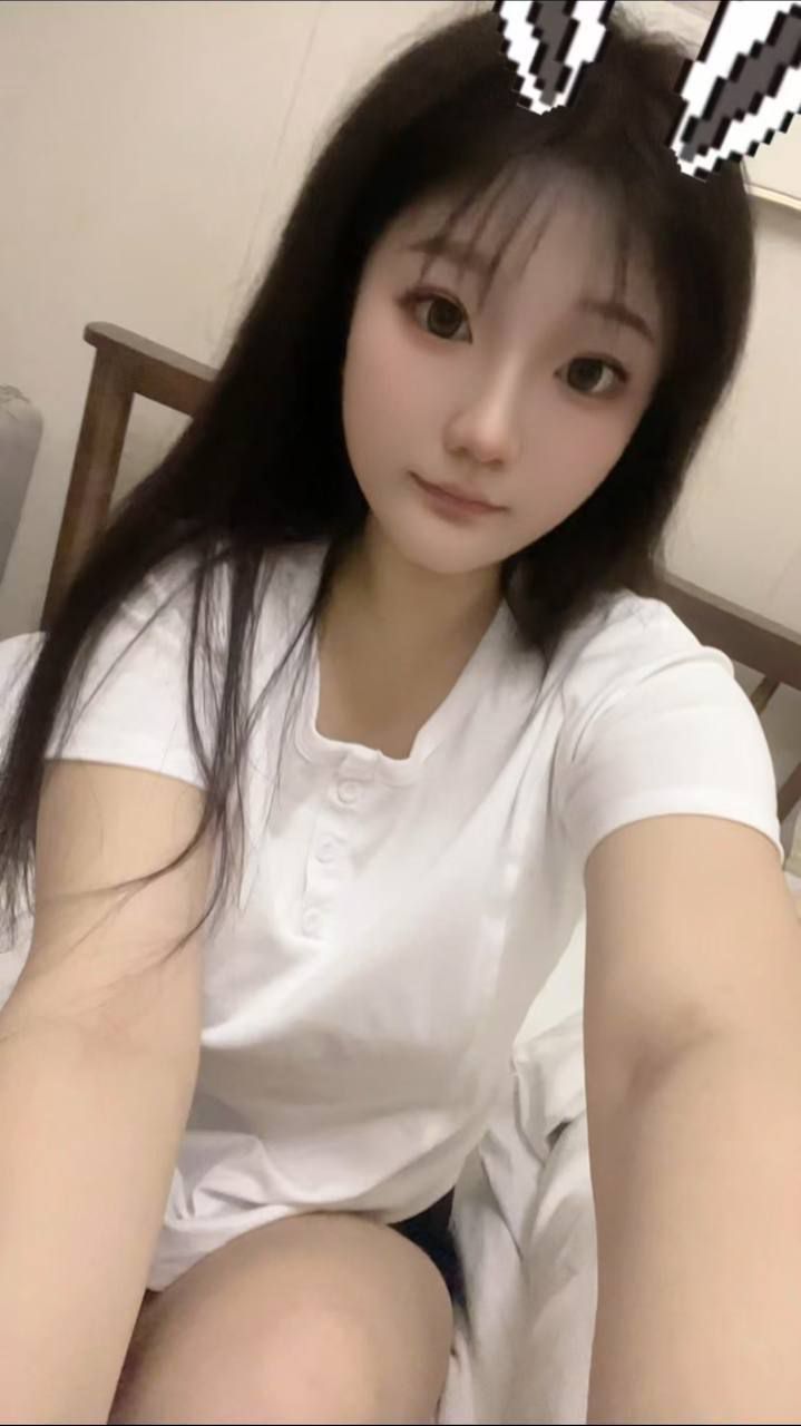 刚满18岁，天然38d大胸