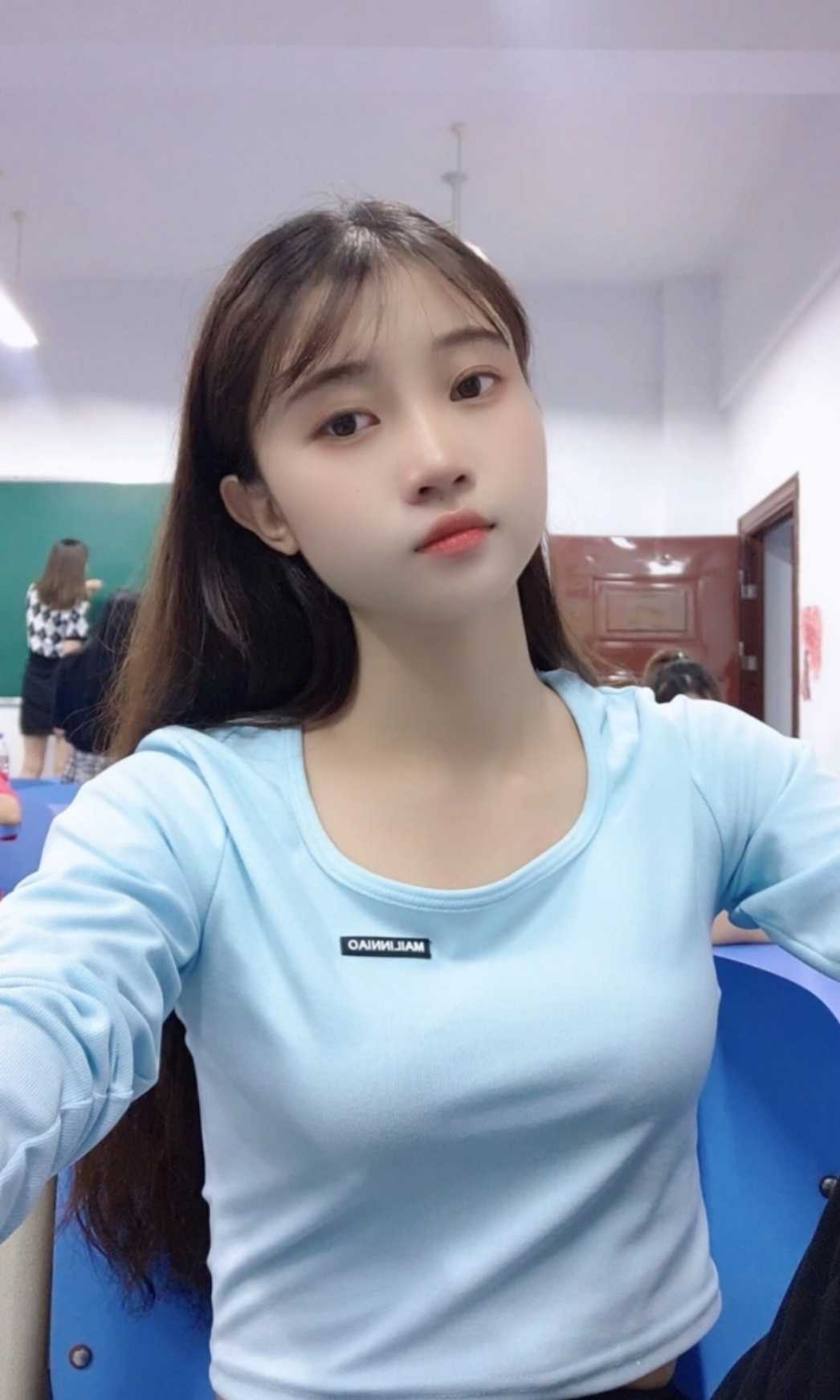 高新区白嫩小女友苏菲