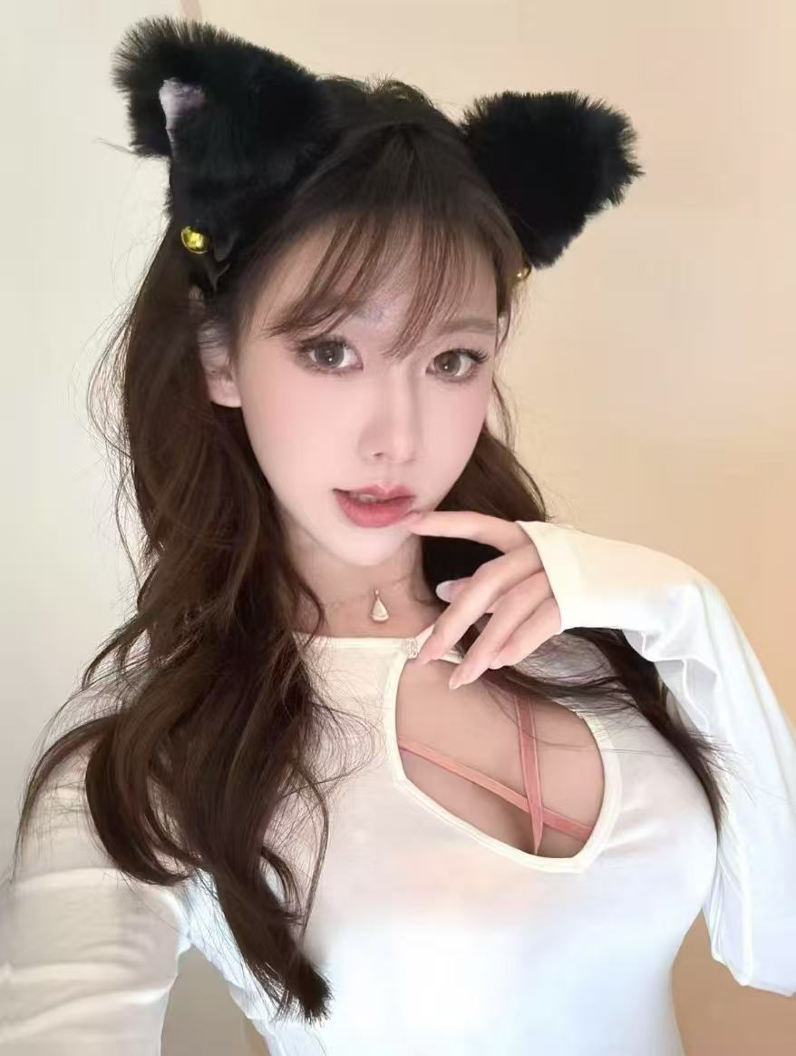 尤物身材嫩妹落叶