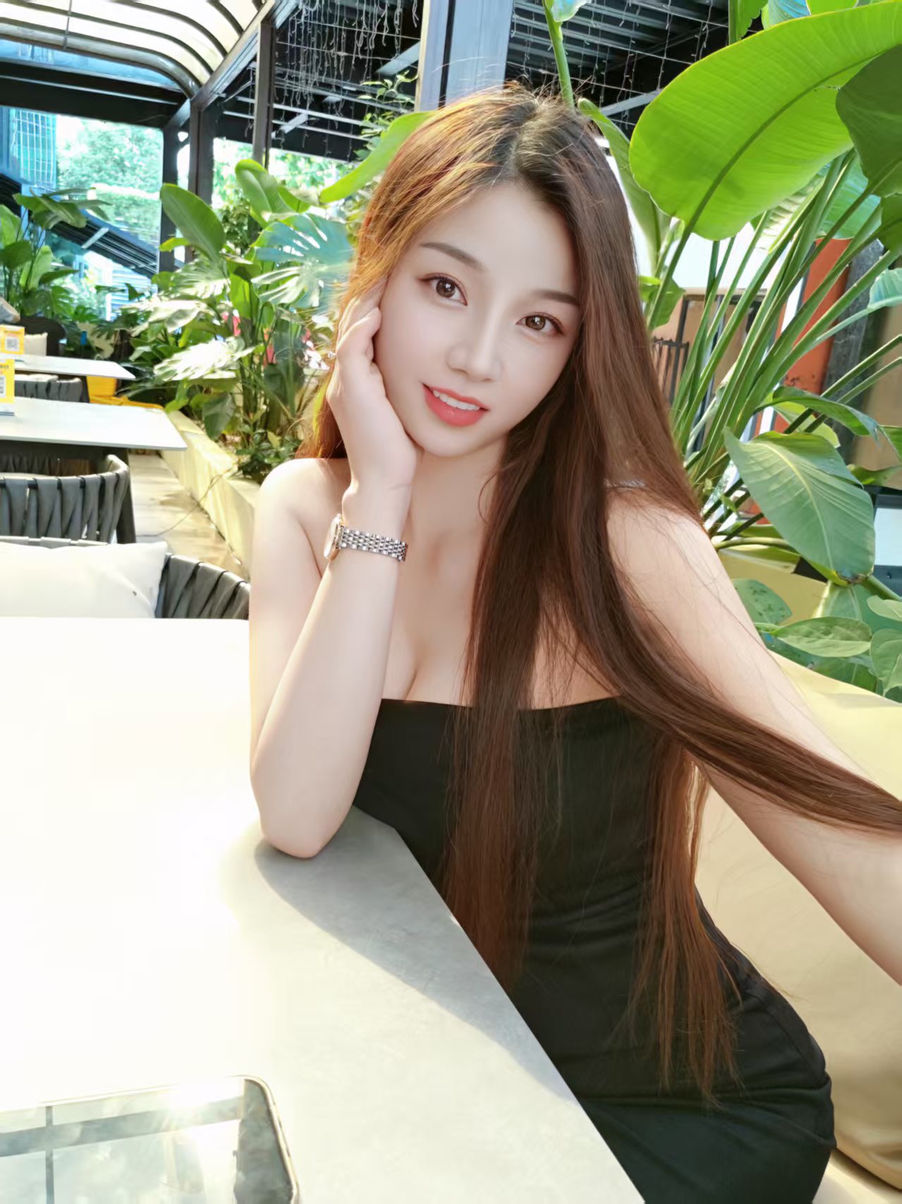 沙区白嫩美妞月亮