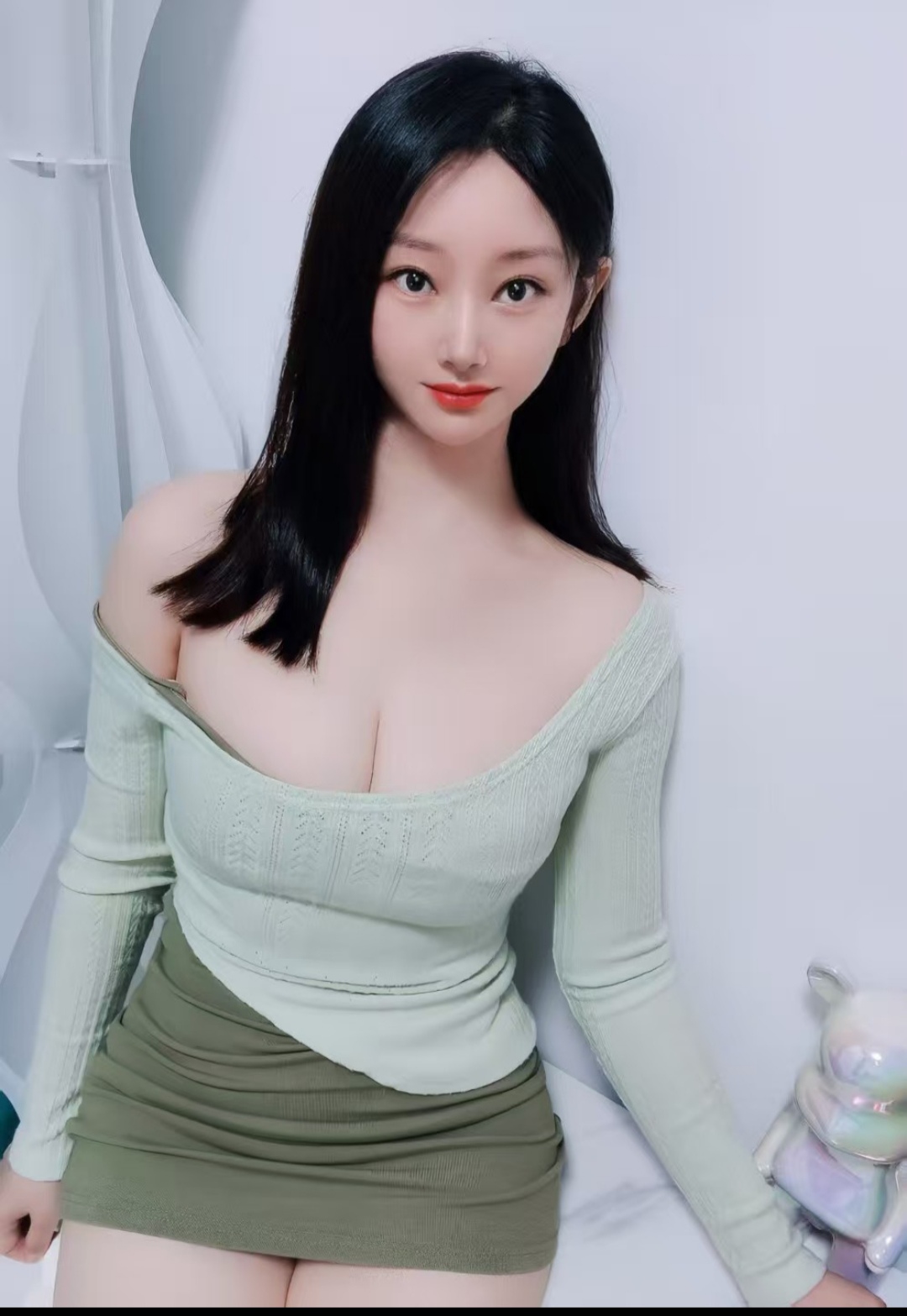 白嫩美乳辣妹苗苗