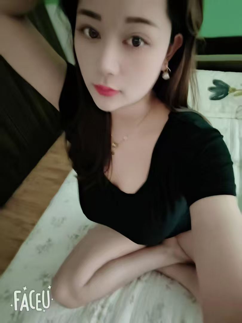 魅惑撩人大奶妞琪琪