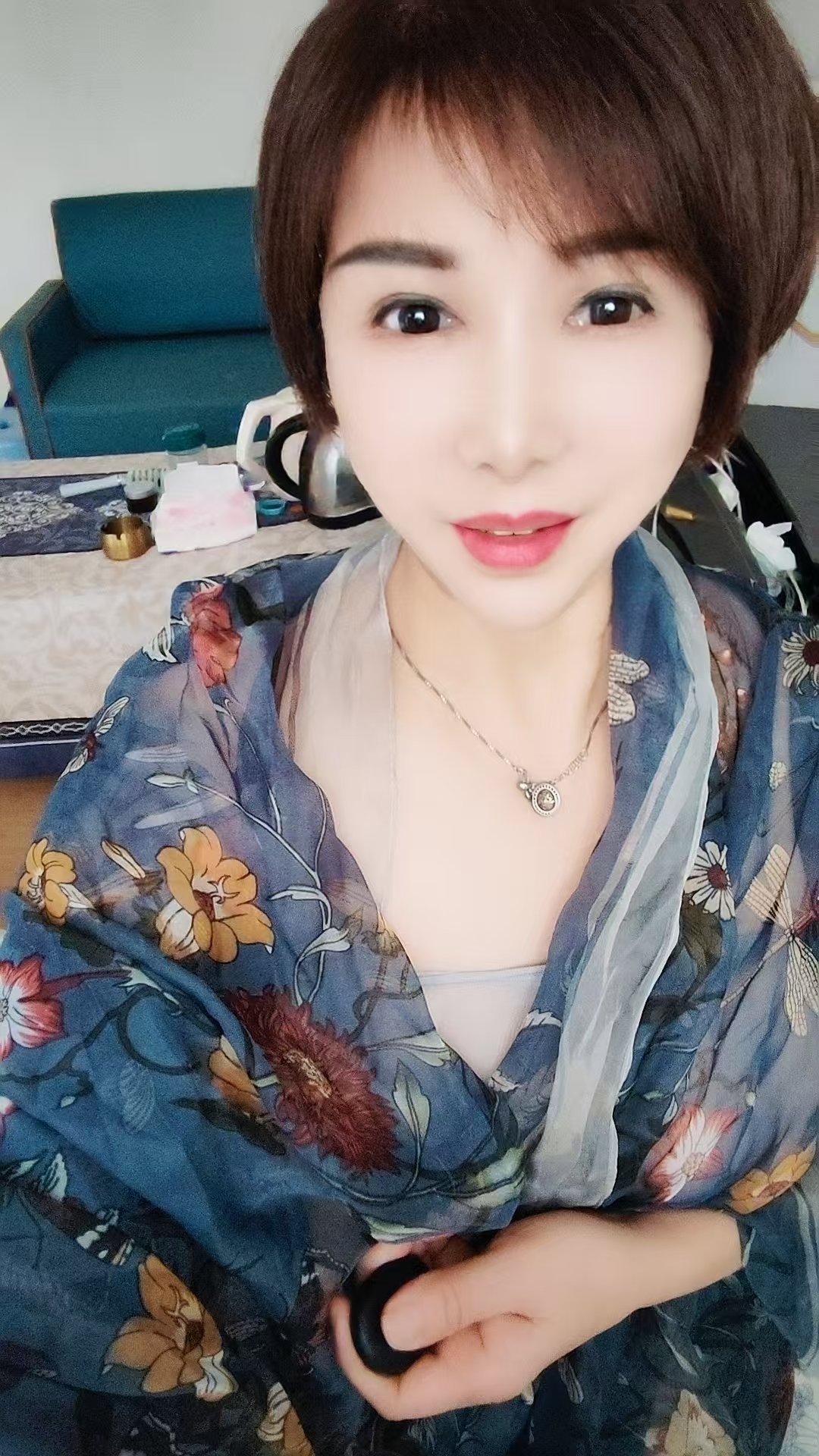 海珠热辣短发御姐玉兰