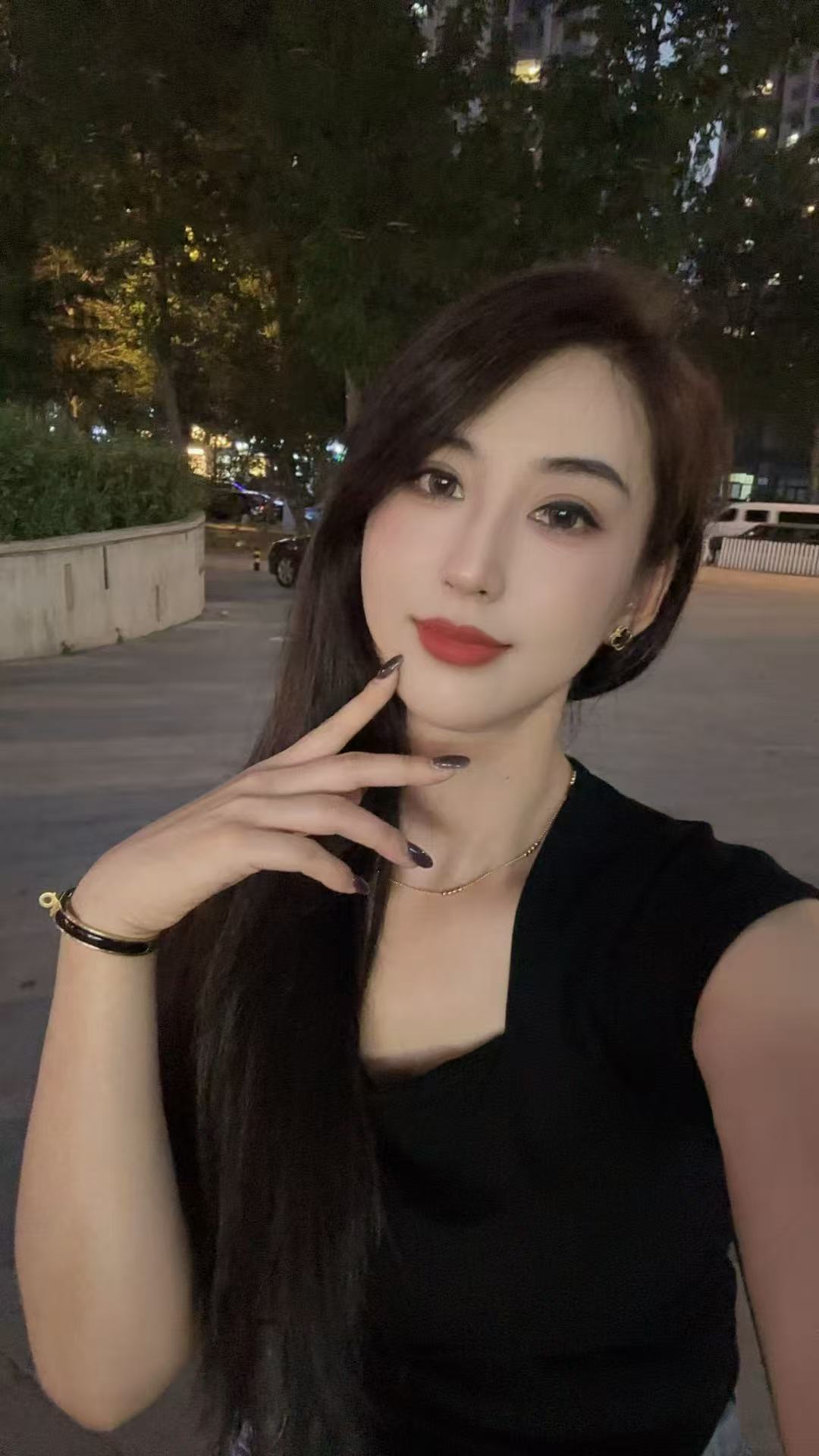 津南温柔性感丰满少妇