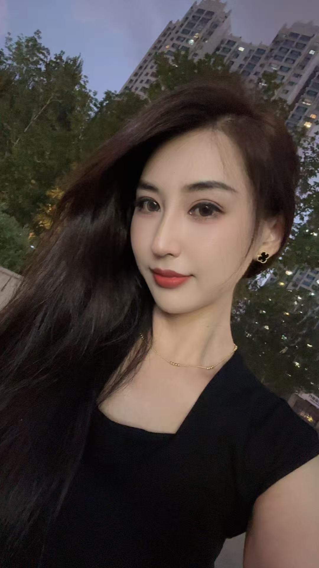 津南温柔性感丰满少妇