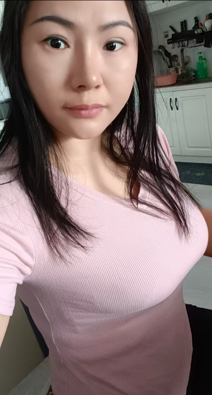 爆乳眼镜辣妹大小姐