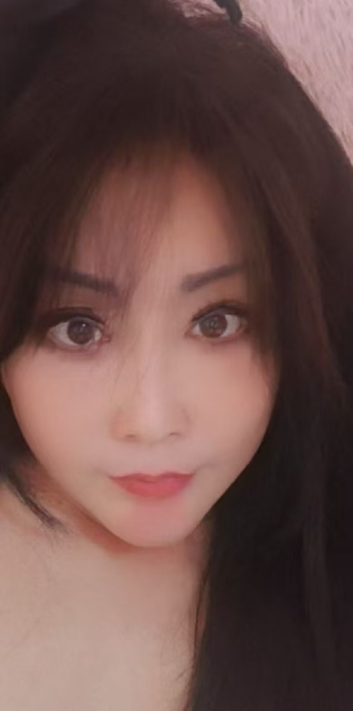 魅惑热辣小姐姐莉莉