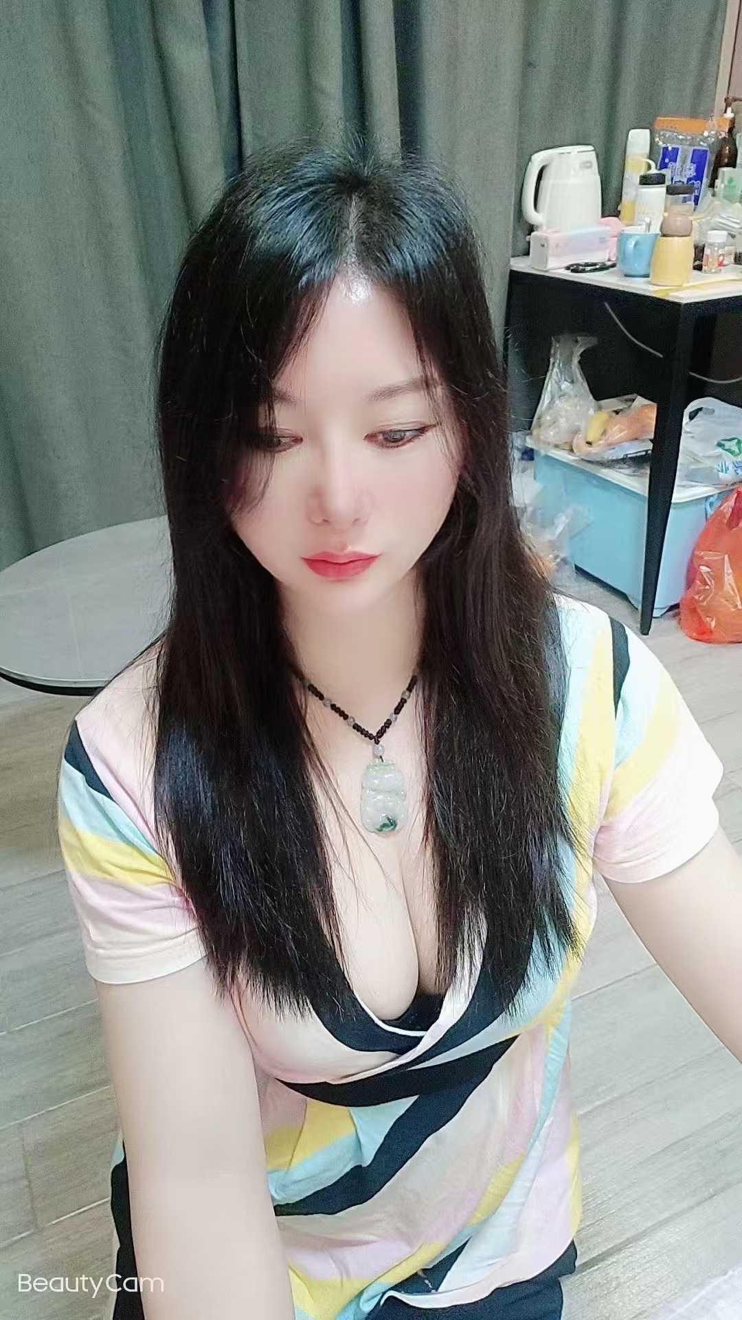 丰润美艳小少妇梦雪