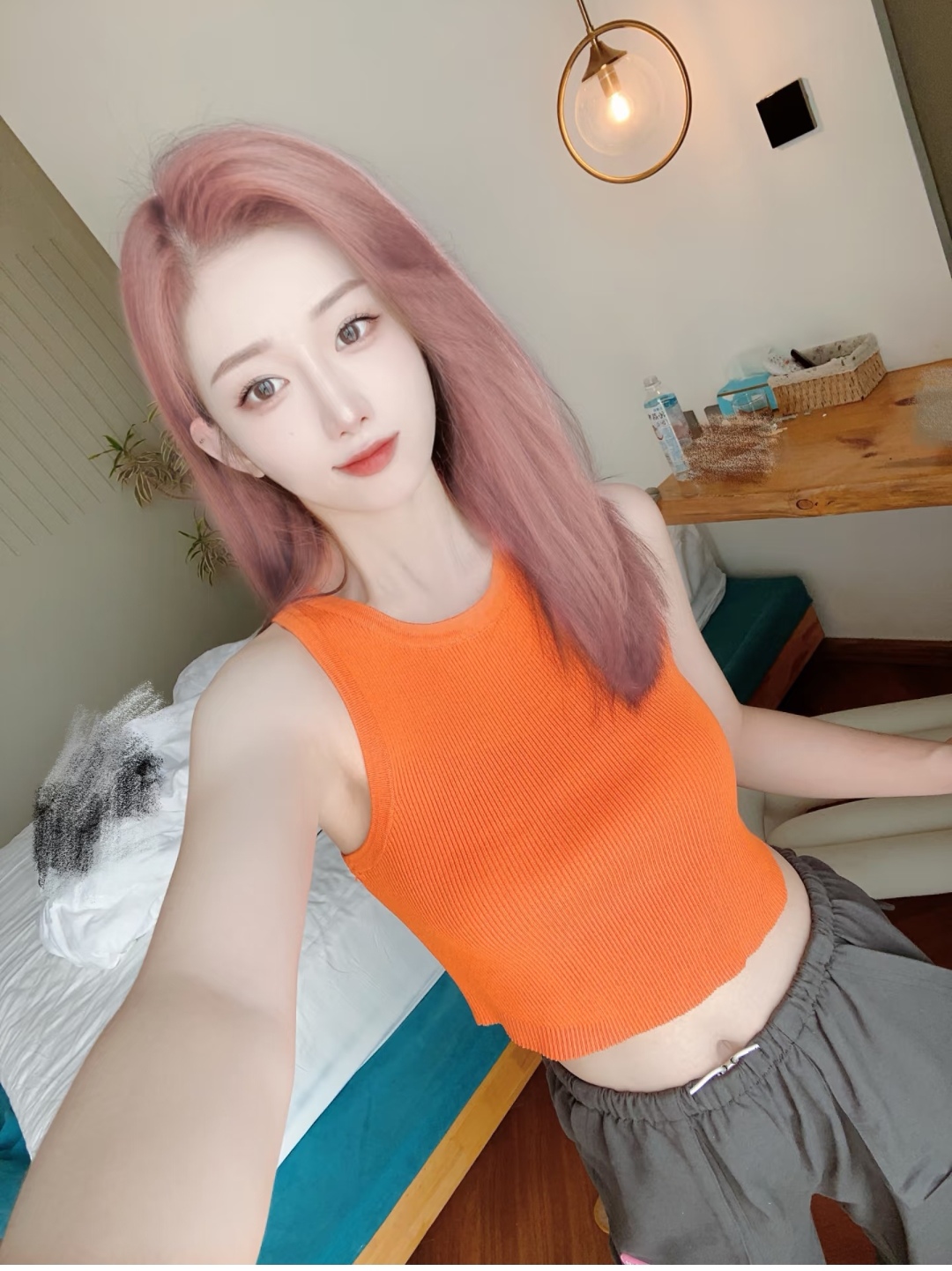 美女来袭，胸大腰细大长腿