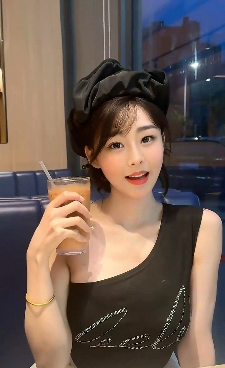 美容院上班,偶尔兼职