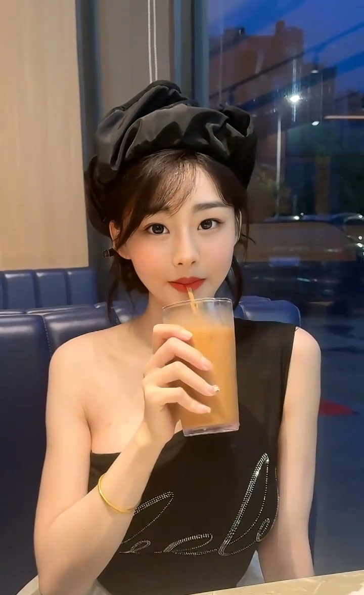 美容院上班,偶尔兼职