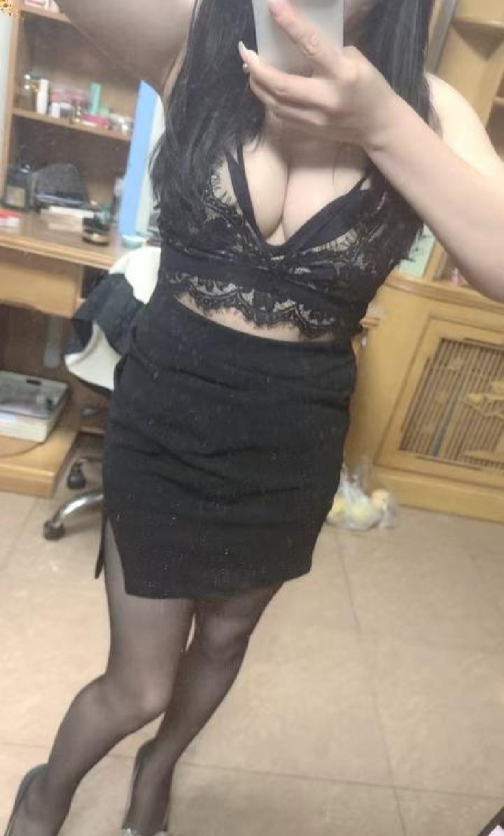 肤白丰润美少妇