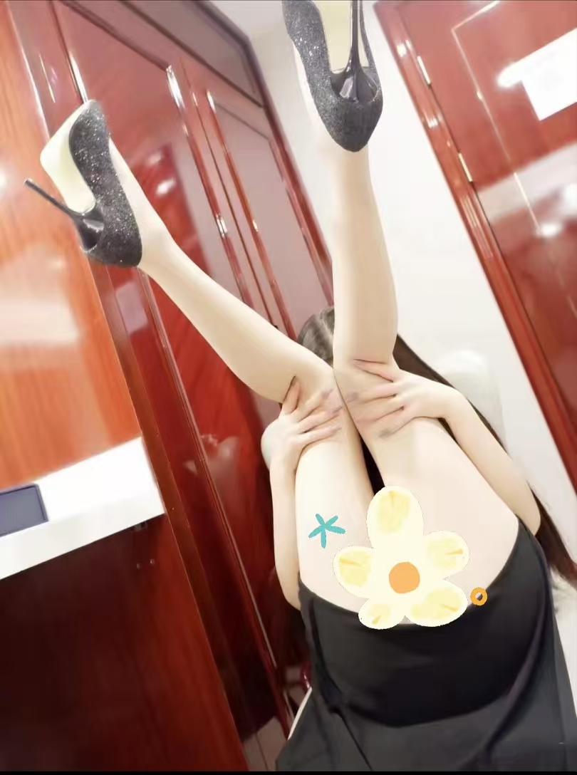 裕华区长腿大胸妹