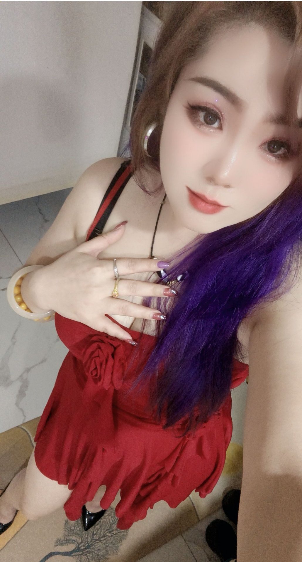 龙岗性感大奶布吉贤妃