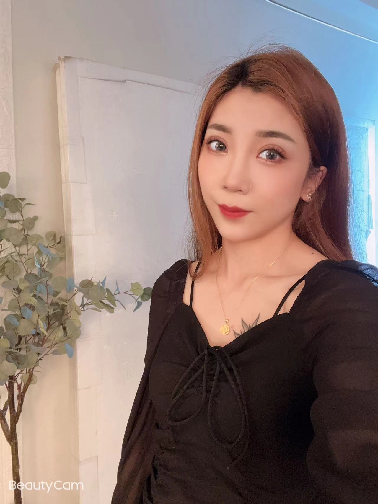 素颜蜜桃臀小姐姐