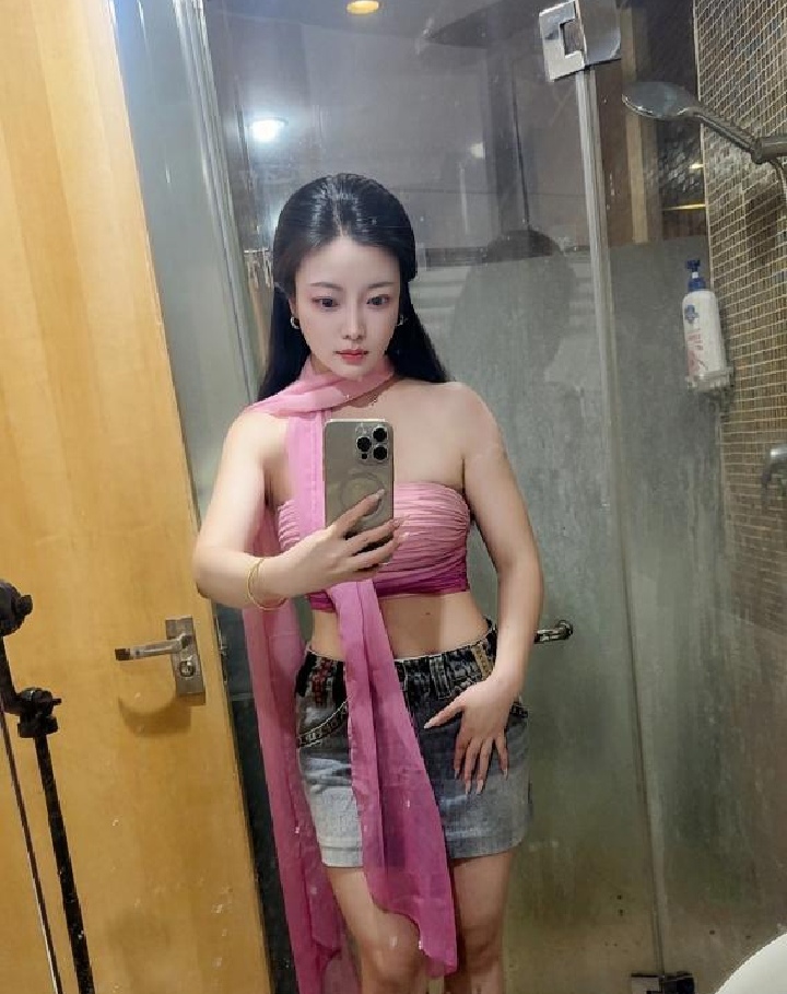 福田翘臀美妞柒柒