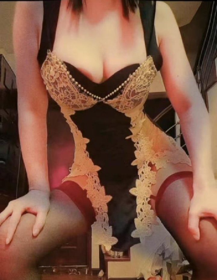 宝安白嫩美乳辣妹希希