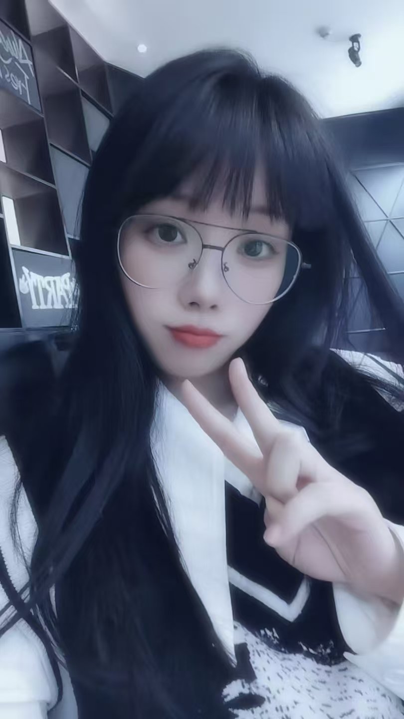 惠山白嫩眼镜妞萌萌