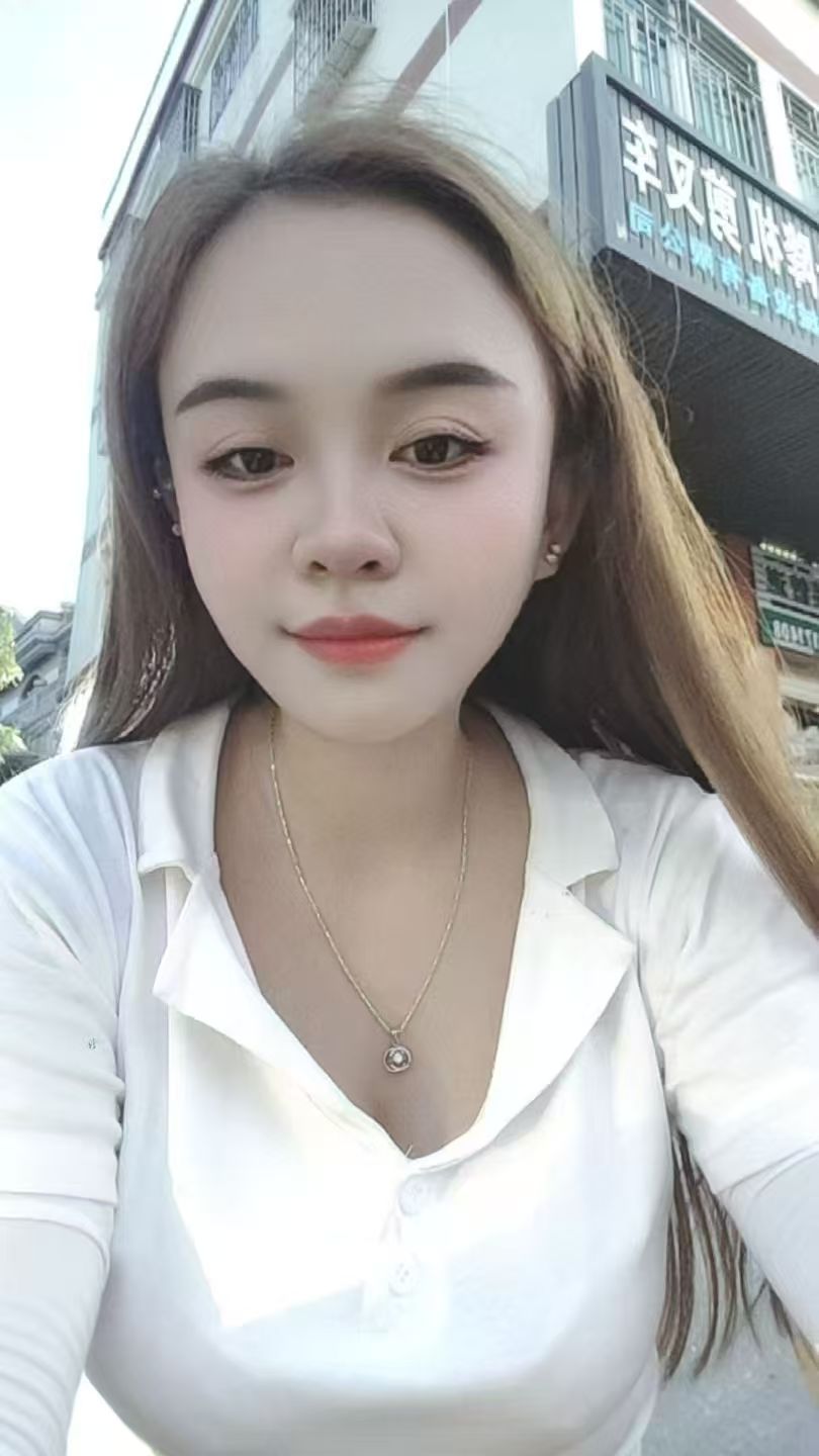 龙华大胸情趣辣妹安妮