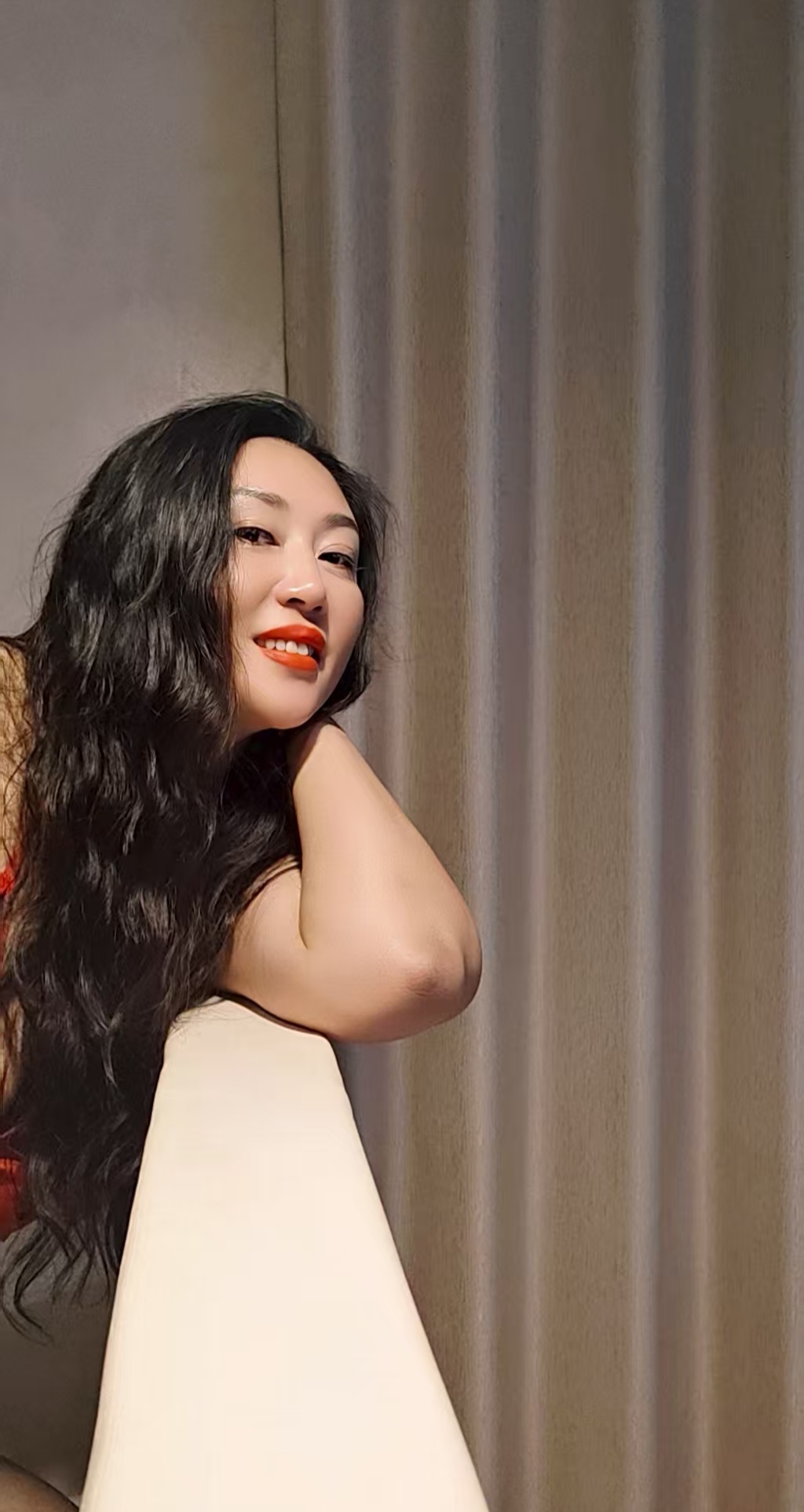 美艳丰满辣妹小青