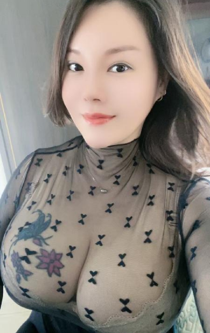 栖霞爆乳美少妇