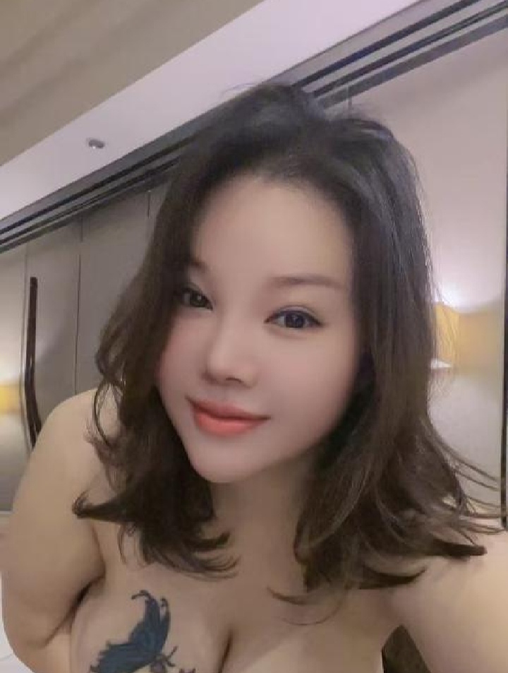 栖霞爆乳美少妇