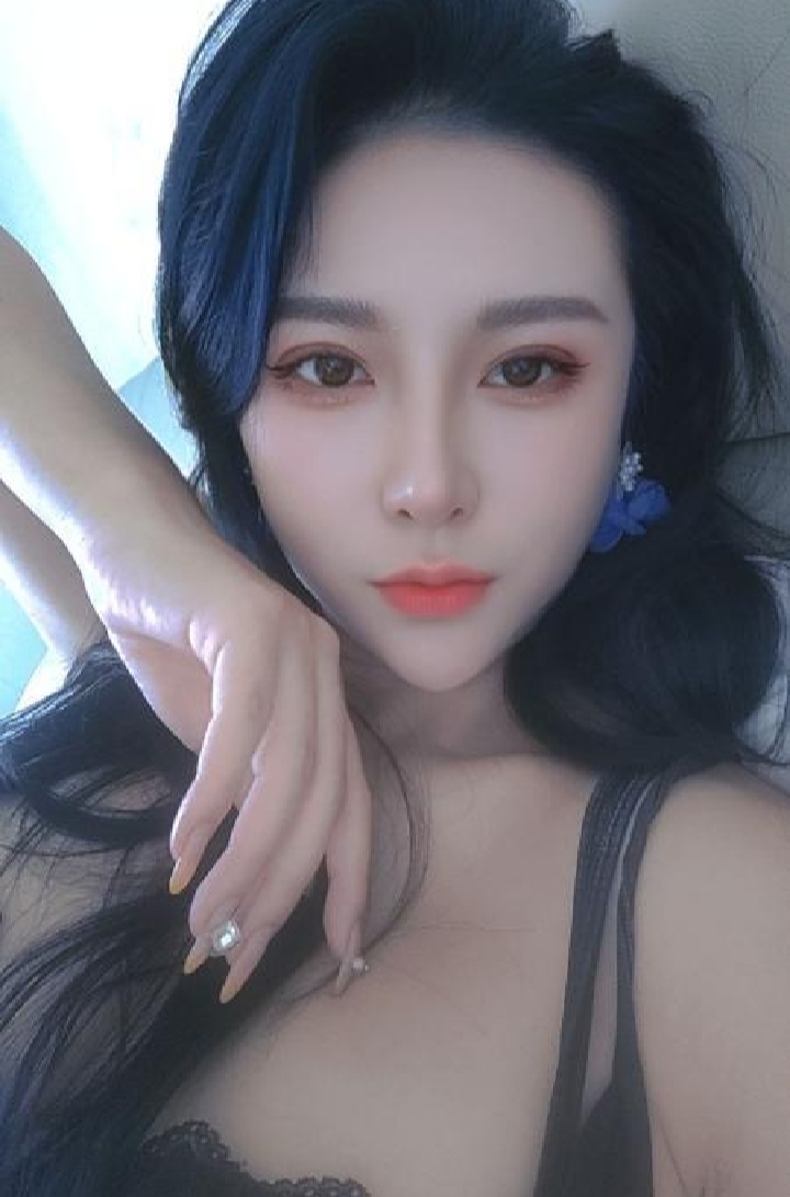 诱人美乳御姐系少妇