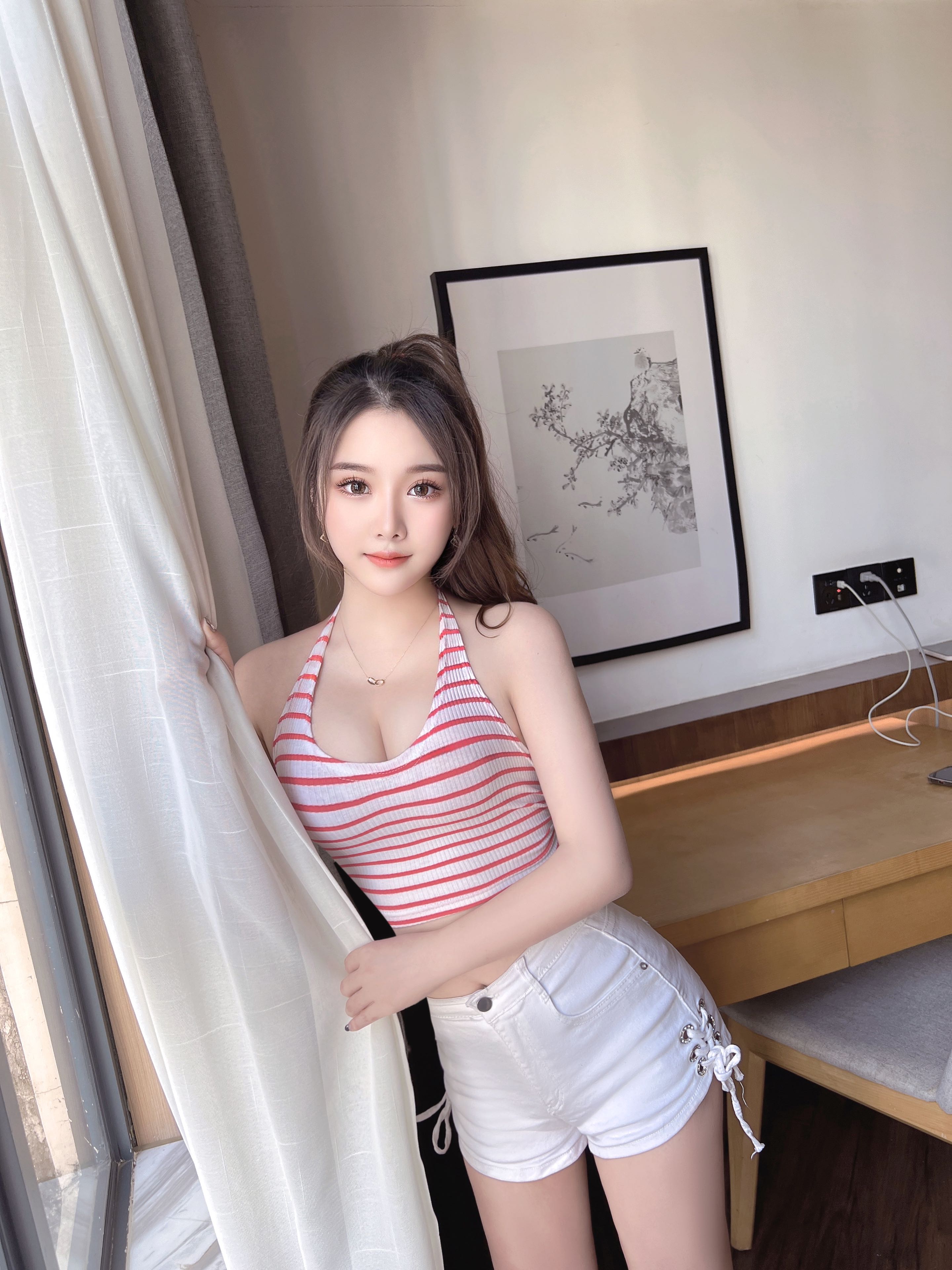 龙华兼职青春萝莉，见面就想抱在怀里