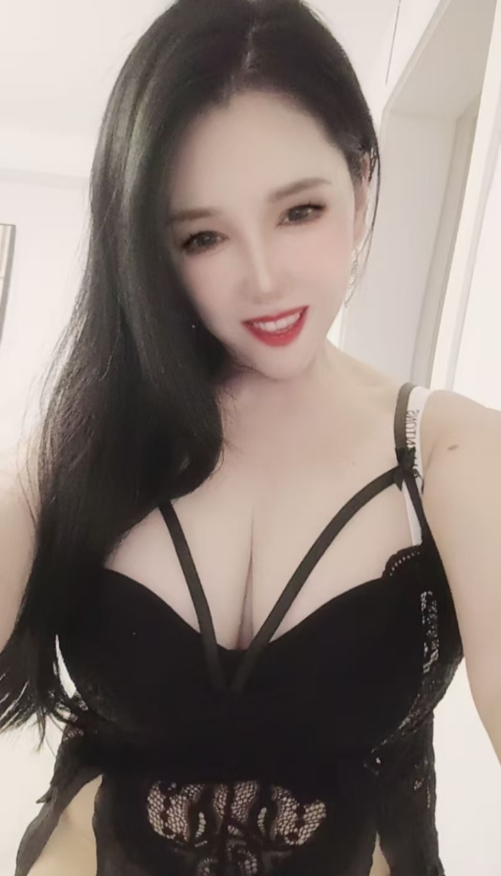 爆乳轻熟女依依