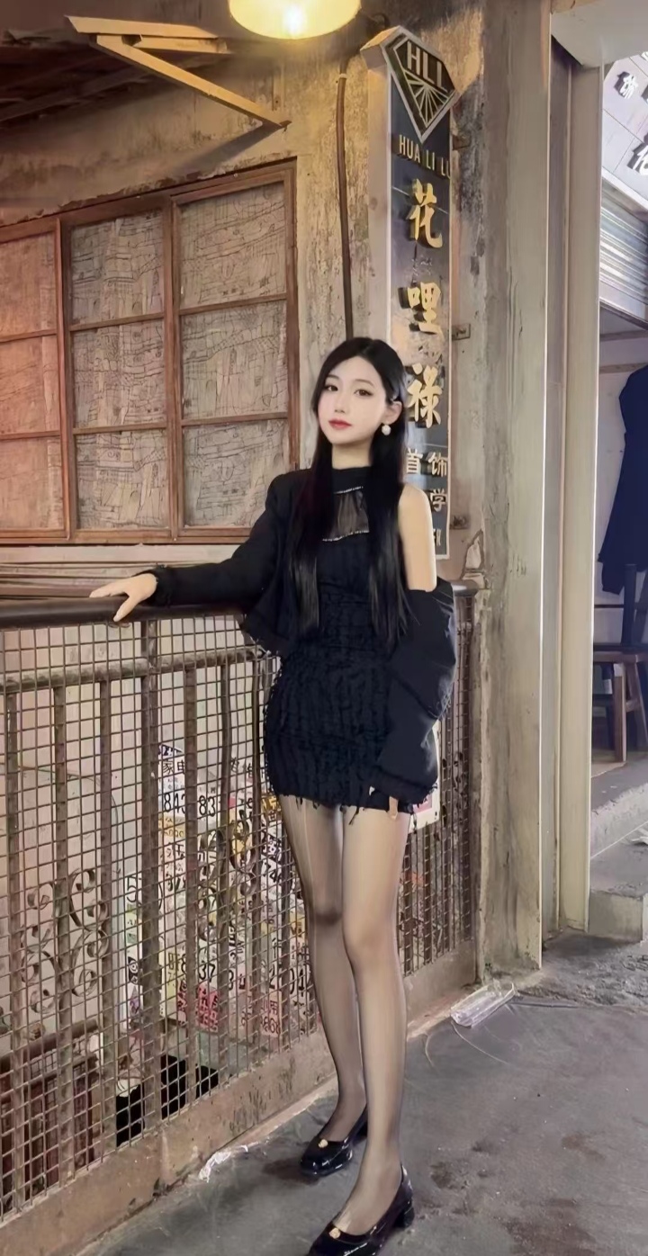 丝袜美腿嫩妹小艺