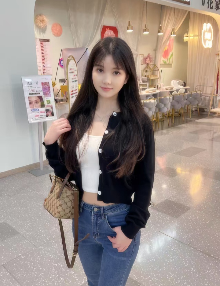 白嫩兼职甜妹琳琳