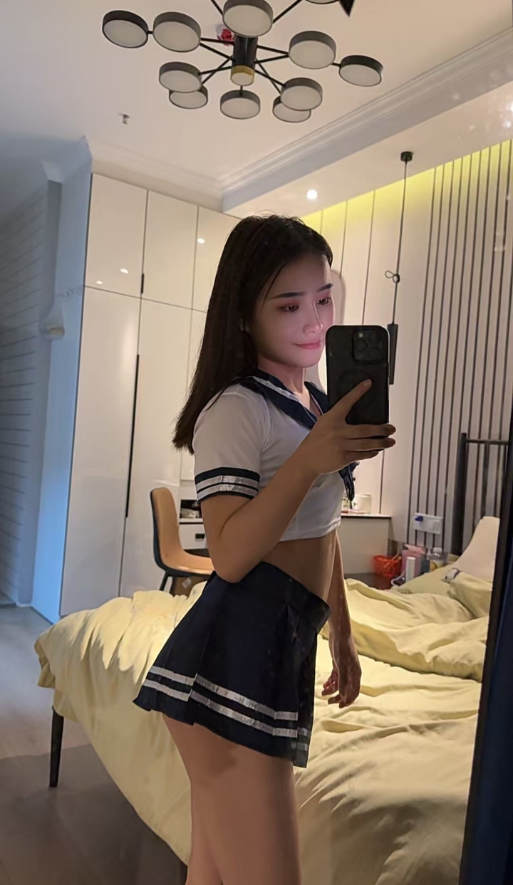 建邺制服小妖精希希