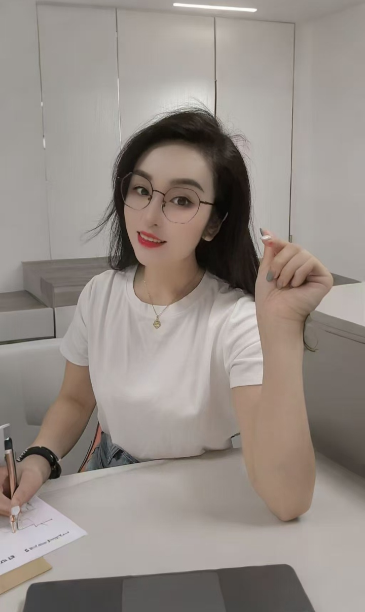 晋江眼镜美御姐敏敏