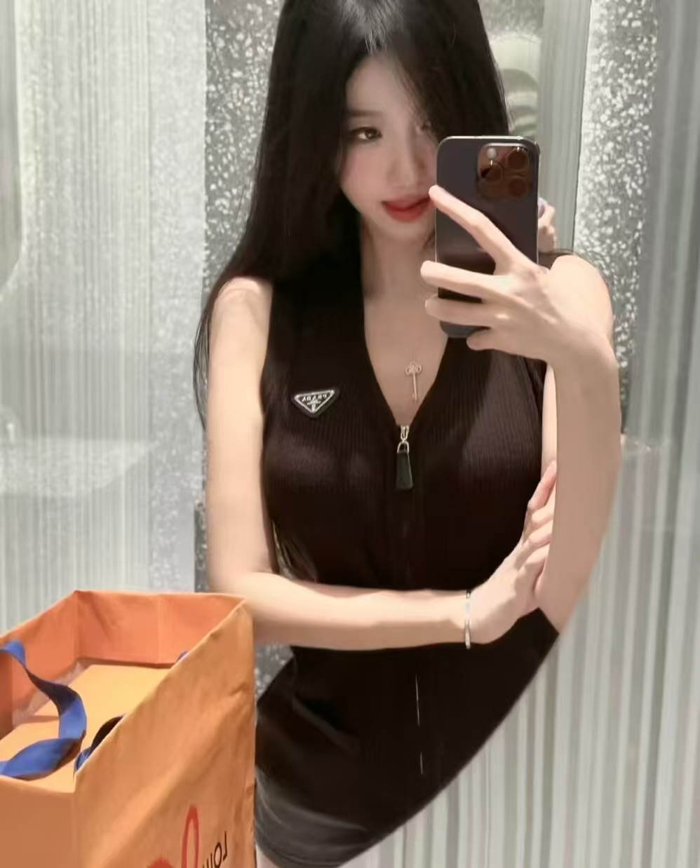 大胸长腿美女反差