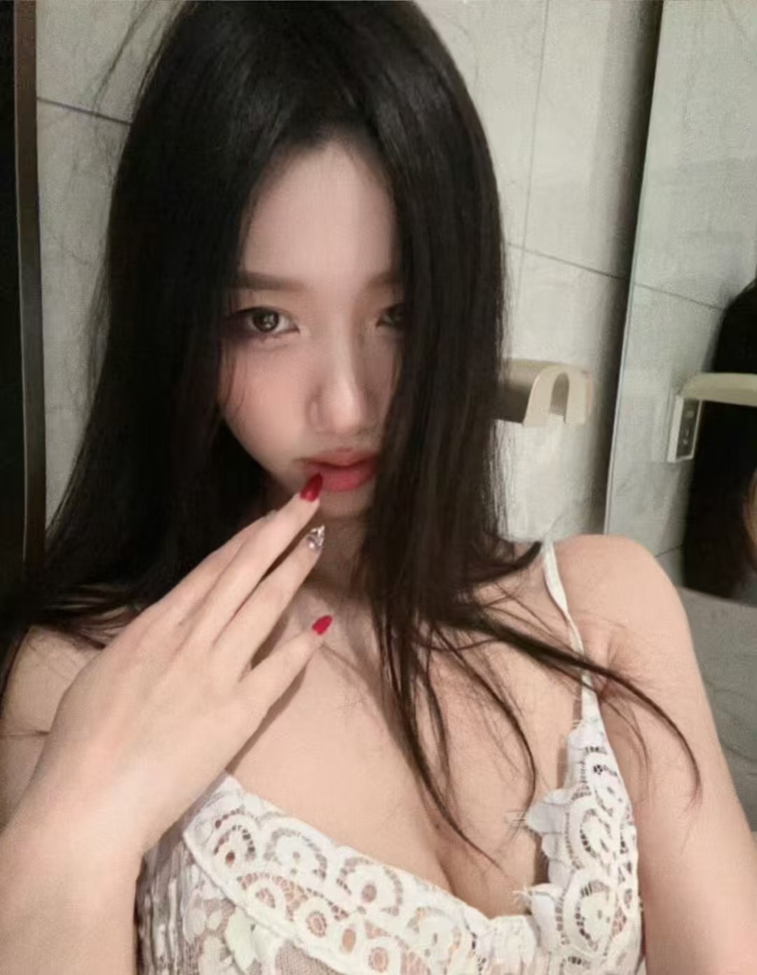 大胸长腿美女反差