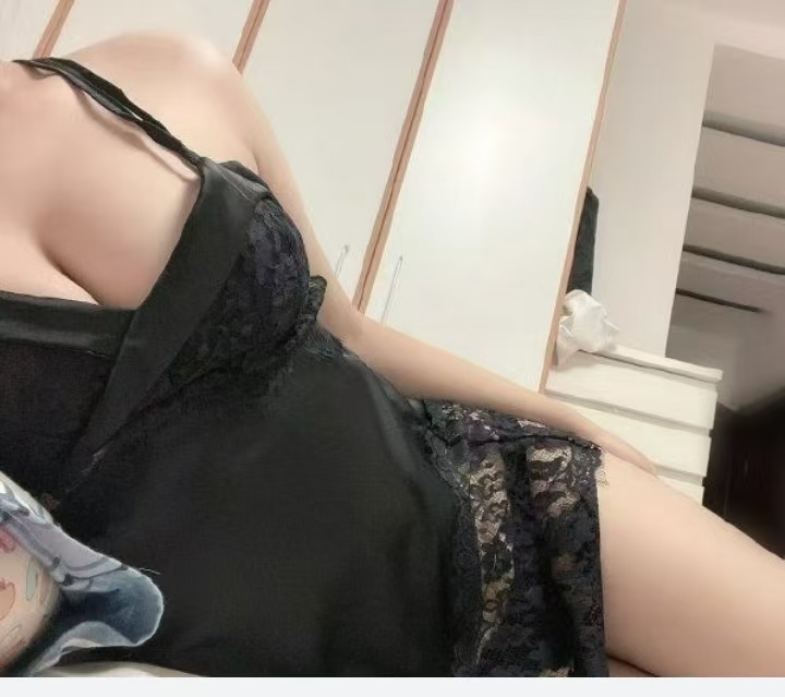 丰乳美臀御姐小青