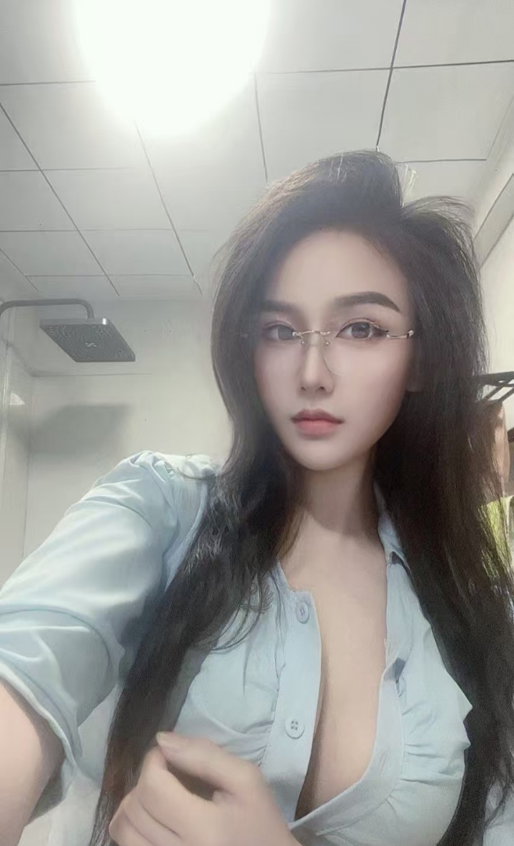 极品美乳眼镜尤物白苏