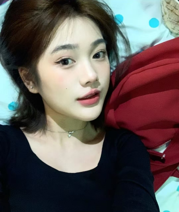 白嫩清新萌妹诗沅