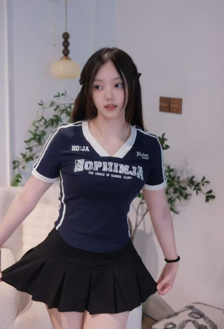 白嫩jk甜妹瑶瑶